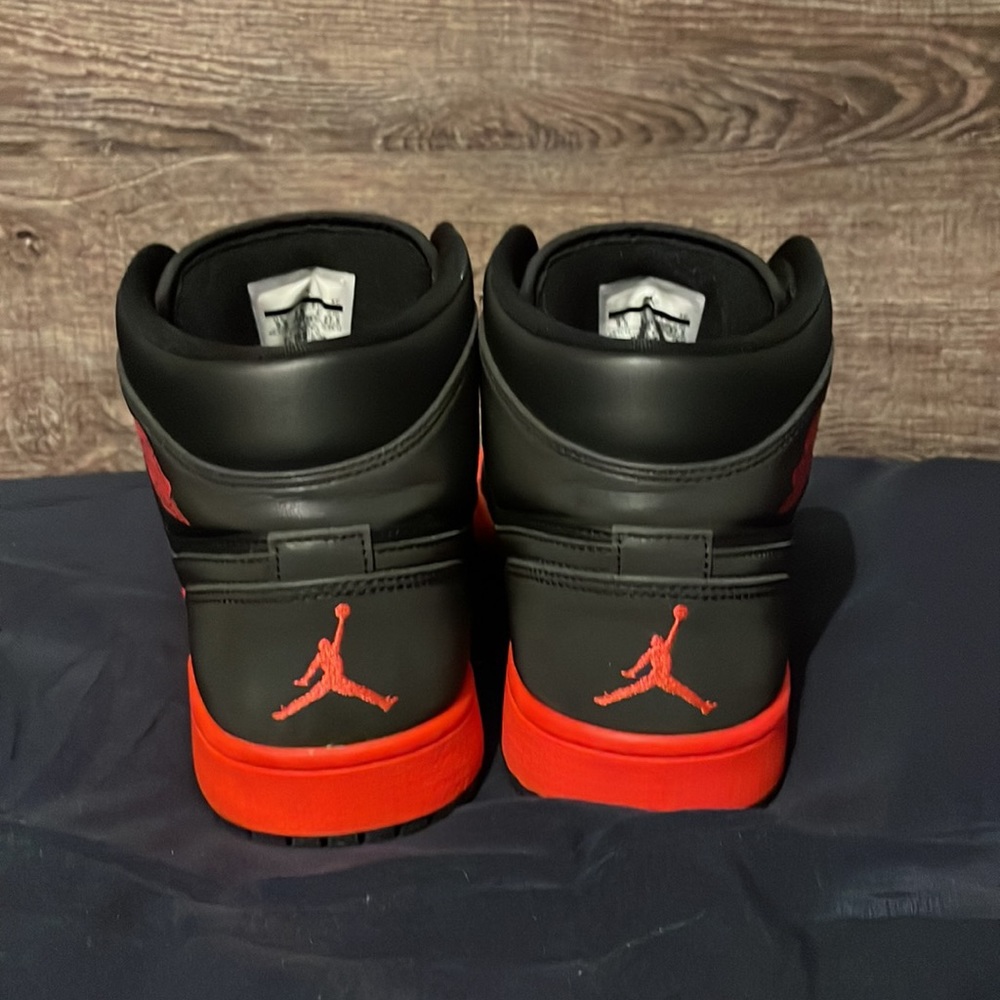 Jordan 1 Retro Mid_Black infrared-Sz-9.5-Released 2014 - Picture 9 of 11